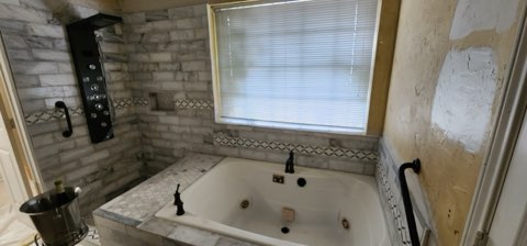 Jetted tub during installation